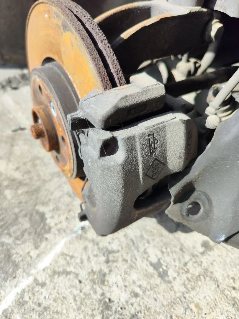 Foto de PINZA DE FRENO DELANTERA DERECHA RENAULT SCENIC II (JM) 1.5 dCi Diesel (106 CV / 78 KW)