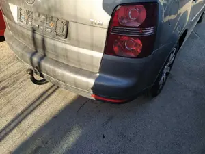 Foto de PARAGOLPES TRASERO VOLKSWAGEN TOURAN (1T2) 1.9 TDI (105 CV / 77 KW) foto 9