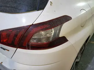 Foto de PILOTO TRASERO DERECHO PEUGEOT 308