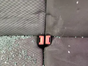 Foto de ENGANCHE CINTURON TRASERO CENTRAL FORD FOCUS BERLINA (CAP) 1.6 TDCi CAT (90 CV / 66 KW)