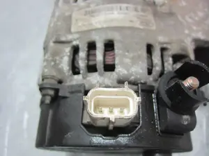 Foto de ALTERNADOR FORD FOCUS BERLINA (CAK) 1.6 16V CAT (101 CV / 74 KW) referencia 98AB10300GK foto 7
