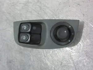 Foto de MANDO ELEVALUNAS DELANTERO IZQUIERDO RENAULT MEGANE I BERL./ BERL. CON PORTÓN (BA0) 1.4  (75 CV / 55 KW) referencia R207730D