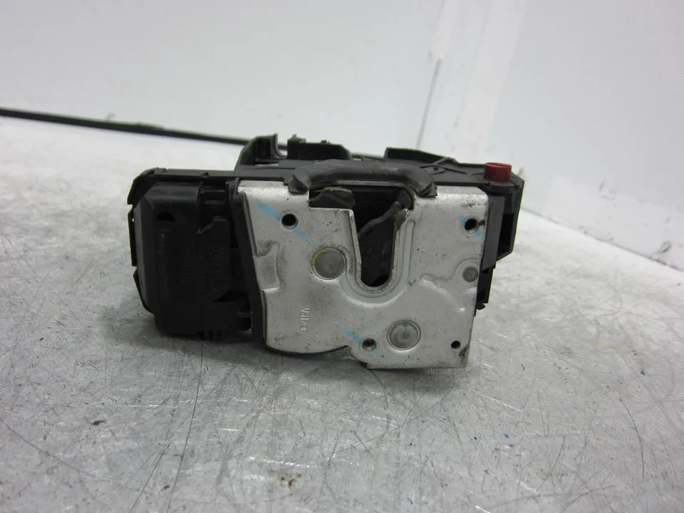 Foto de CERRADURA PUERTA TRASERA IZQUIERDA SAAB 9-3 FAMILIAR 1.9 TiD CAT (0 CV / 0 KW) referencia 12759691