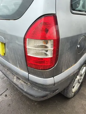 Foto de PILOTO TRASERO IZQUIERDO OPEL ZAFIRA A 2.0 DTI (101 CV / 74 KW)