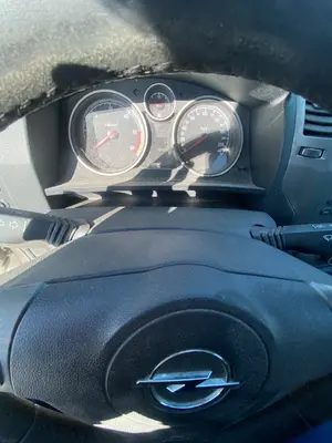 Foto de MANDO MULTIFUNCION OPEL ZAFIRA B 1.9 CDTI (120 CV / 88 KW) foto 2