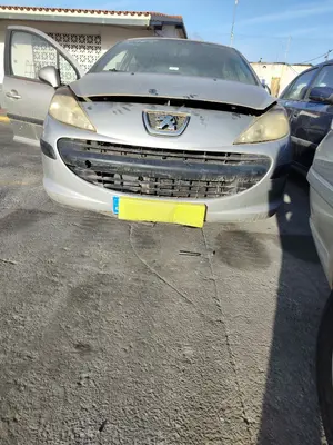 Foto de PARAGOLPES DELANTERO PEUGEOT 207 1.4 HDi (68 CV / 50 KW)