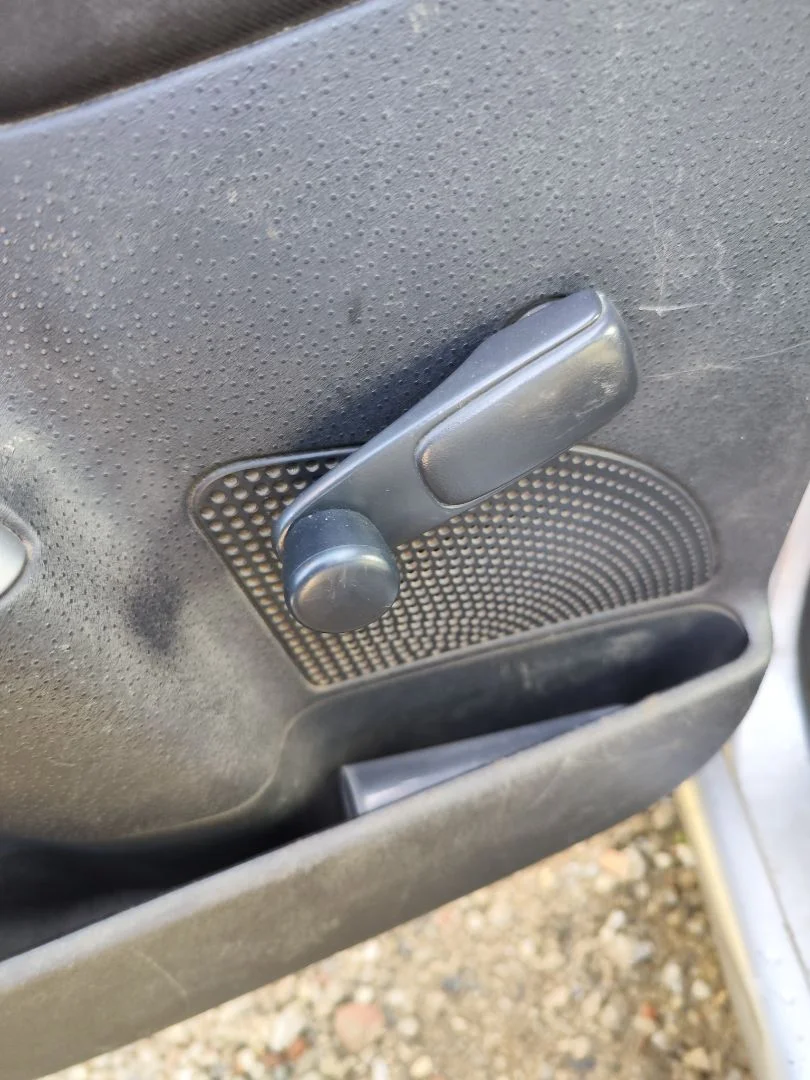 Foto de MANETA ELEVALUNAS TRASERA IZQUIERDA CITROEN C3 1.4 (73 CV / 54 KW)