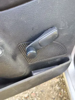 Foto de MANETA ELEVALUNAS TRASERA IZQUIERDA CITROEN C3 1.4  (73 CV / 54 KW)