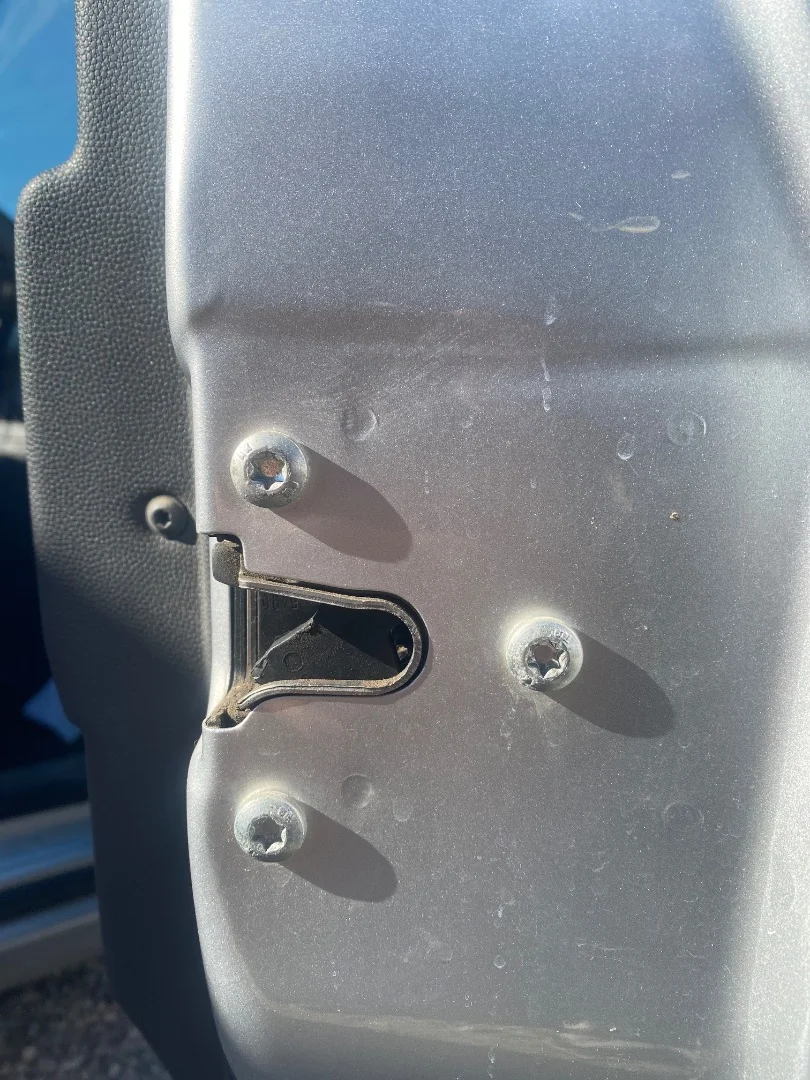 Foto de CERRADURA PUERTA DELANTERA DERECHA OPEL ZAFIRA B 1.9 CDTI (120 CV / 88 KW) referencia 13210749