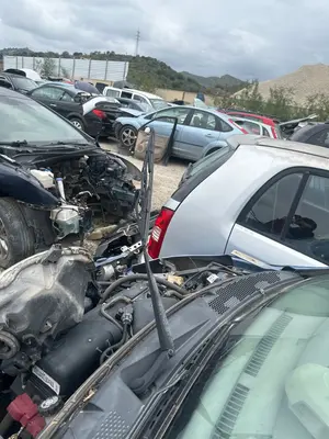 Foto de BRAZO LIMPIA DELANTERO DERECHO NISSAN MICRA (K12E) 1.2 CAT (65 CV / 48 KW)