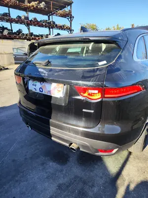 Foto de PORTON TRASERO JAGUAR F-PACE 3.0 V6 Diesel CAT (301 CV / 221 KW) referencia TPE543880 foto 2