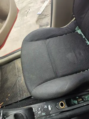 Foto de ASIENTO DELANTERO DERECHO RENAULT CLIO III 1.5 dCi Diesel CAT (86 CV / 63 KW)