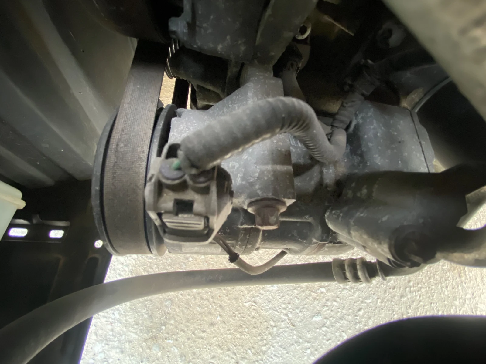 Foto de COMPRESOR AIRE ACONDICIONADO MITSUBISHI COLT CZ3 BERL. 5 (Z30A) 1.3 CAT (95 CV / 70 KW) referencia 7813A132