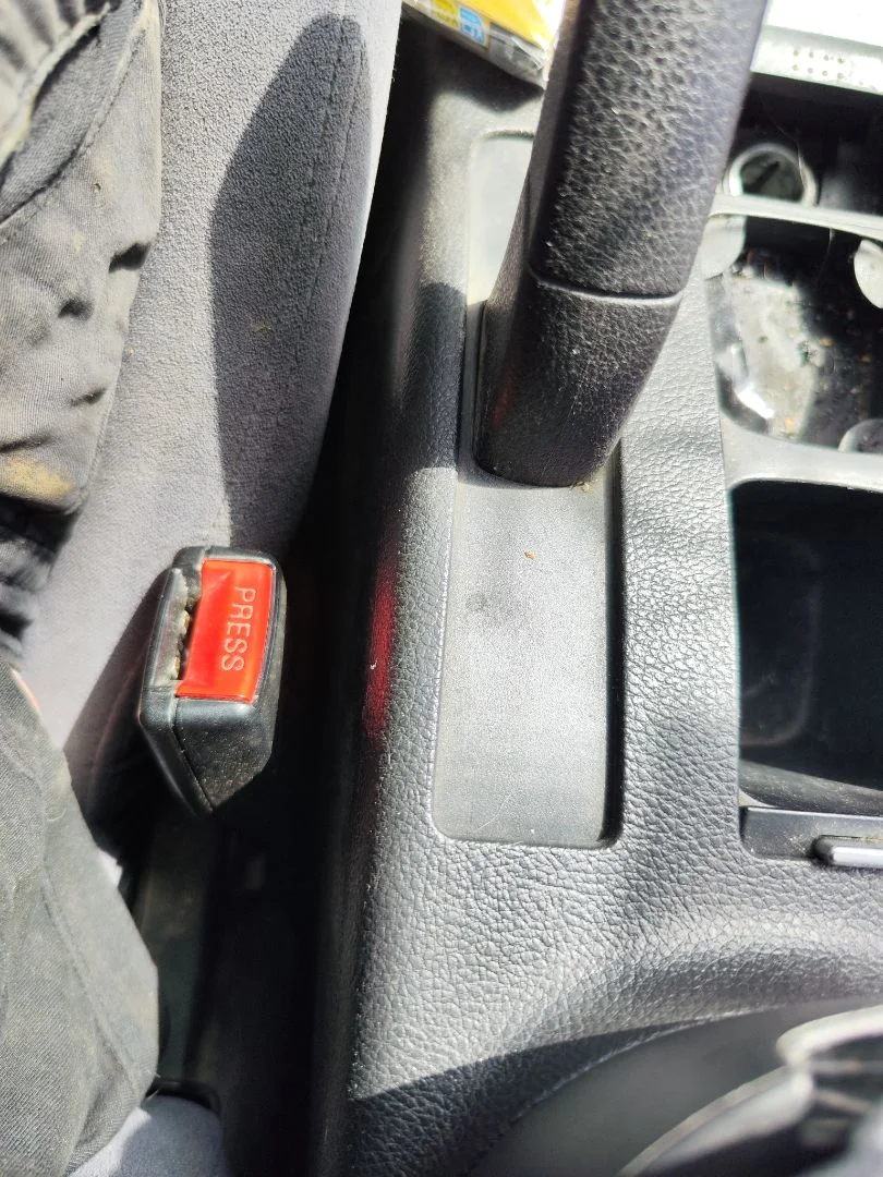 Foto de ENGANCHE CINTURON DELANTERO IZQUIERDO NISSAN PRIMERA BERLINA (P12) 1.9 16V Turbodiesel CAT (120 CV / 88 KW)