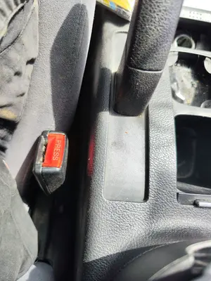 Foto de ENGANCHE CINTURON DELANTERO IZQUIERDO NISSAN PRIMERA BERLINA (P12) 1.9 16V Turbodiesel CAT (120 CV / 88 KW)
