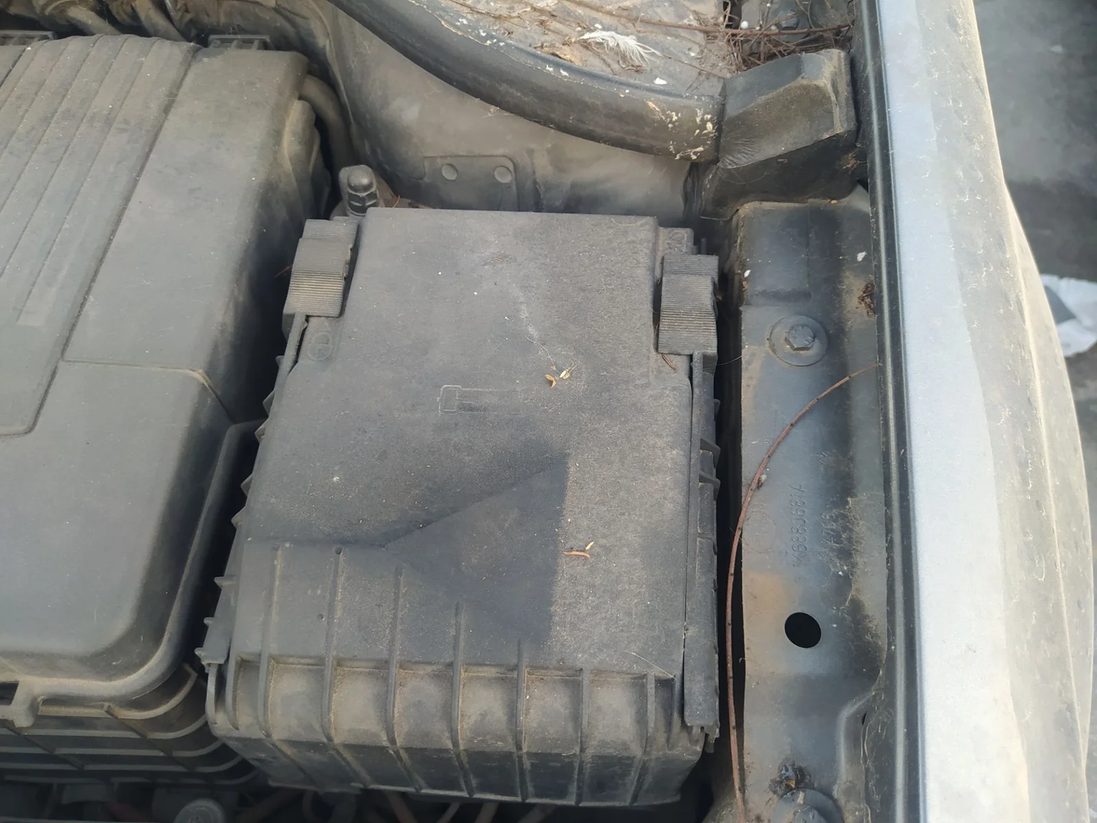 Foto de CAJA RELES / FUSIBLES VOLKSWAGEN GOLF V (1K1)(10.2003) 1.9 TDI (105 CV / 77 KW)