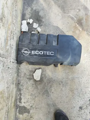 Foto de TAPA MOTOR OPEL COMBO (CORSA C) 1.3 16V CDTI CAT (Z 13 DT / LN9) (69 CV / 51 KW)