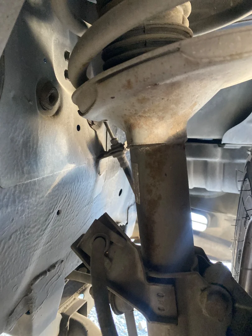 Foto de BRAZO SUSPENSION DELANTERO DERECHO NISSAN SERENA (C23M) 2.3 Diesel (75 CV / 55 KW)