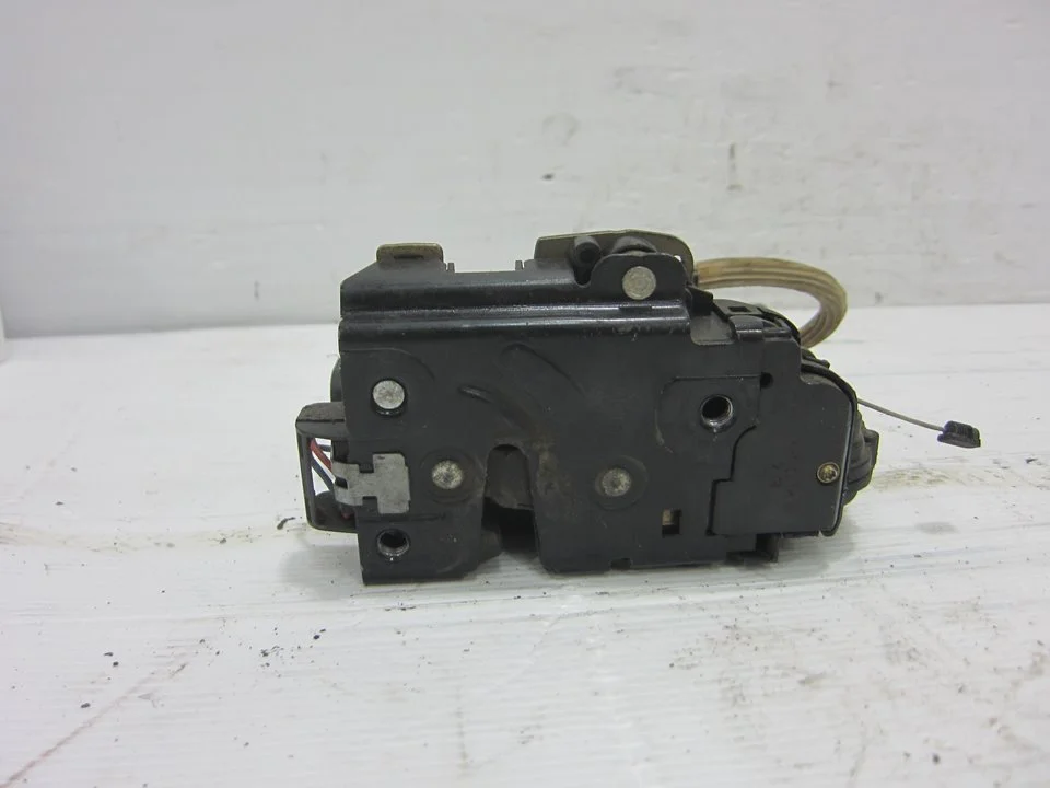 Foto de CERRADURA PUERTA TRASERA IZQUIERDA VOLKSWAGEN GOLF IV BERLINA (1J1)(10.1997) referencia 3B4839015