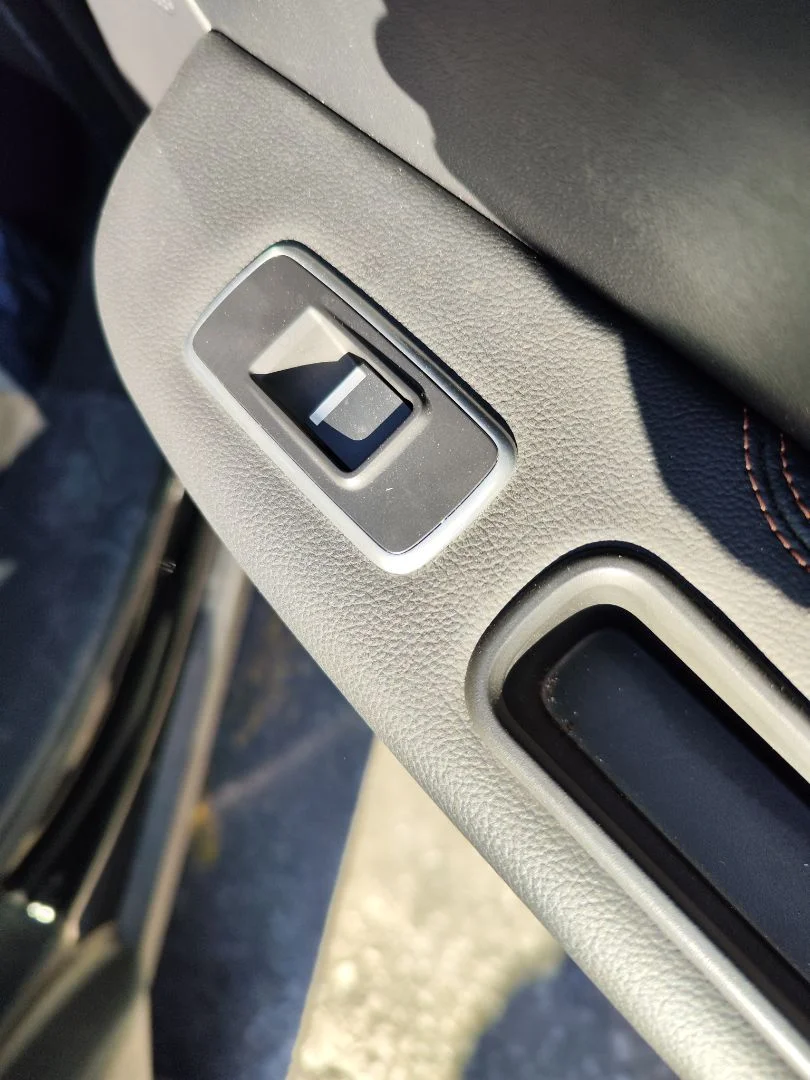 Foto de MANDO ELEVALUNAS TRASERO DERECHO JAGUAR F-PACE 3.0 V6 Diesel CAT (301 CV / 221 KW) referencia GX7314717AC