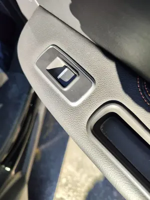 Foto de MANDO ELEVALUNAS TRASERO DERECHO JAGUAR F-PACE 3.0 V6 Diesel CAT (301 CV / 221 KW) referencia GX7314717AC