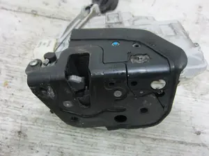 Foto de CERRADURA PUERTA TRASERA DERECHA AUDI A6 BERLINA (4F2) 4.2 V8 40V (335 CV / 246 KW) referencia 4F0839016 foto 3
