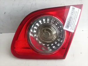 Foto de PILOTO TRASERO DERECHO INTERIOR VOLKSWAGEN PASSAT BERLINA (3C2) 2.0 TDI (140 CV / 103 KW) referencia 3C5945094E