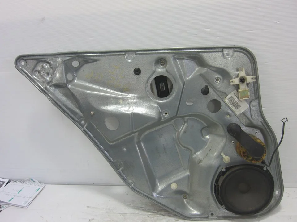 Foto de ELEVALUNAS TRASERO IZQUIERDO SEAT IBIZA (6L1) 1.4 16V (101 CV / 74 KW) referencia 6L4839751F