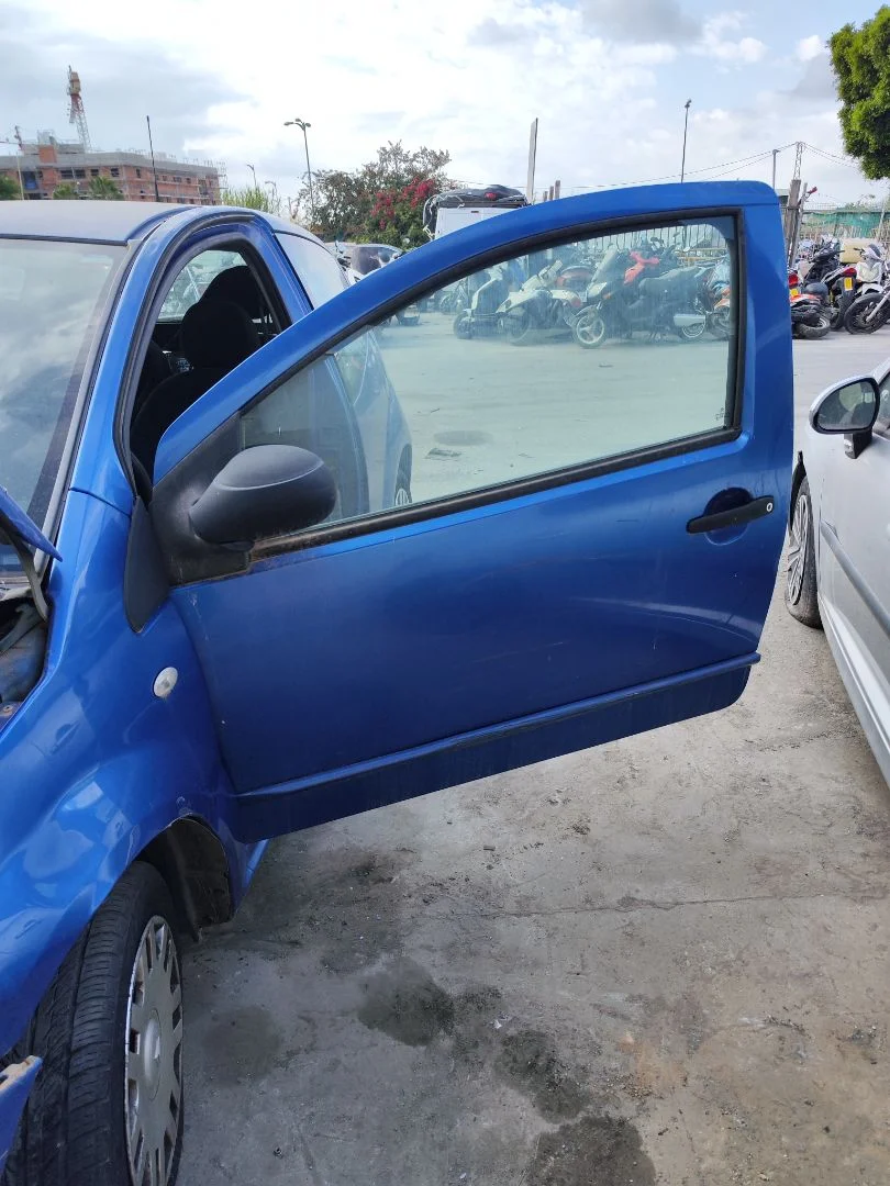 Foto de PUERTA DELANTERA IZQUIERDA CITROEN C2 1.1 (60 CV / 44 KW)
