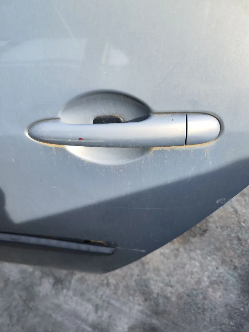 Foto de MANETA EXTERIOR TRASERA IZQUIERDA RENAULT SCENIC II (JM) 1.9 dCi Diesel (120 CV / 88 KW) referencia 7701474995