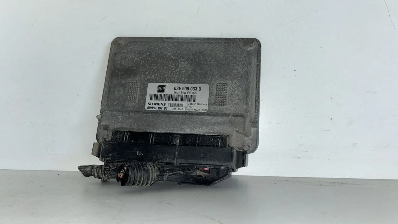 Foto de CENTRALITA MOTOR UCE SEAT IBIZA BERLINA (6J5) referencia 03E 906 033 D