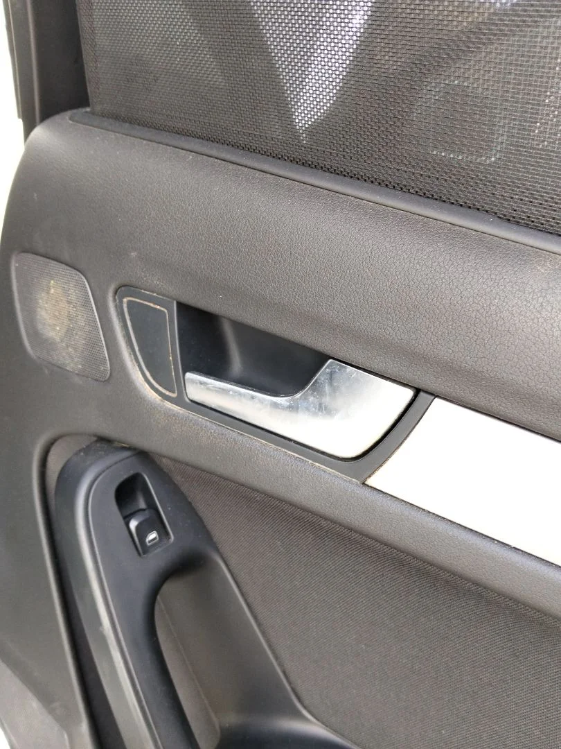 Foto de MANETA INTERIOR TRASERA DERECHA AUDI A4 BERLINA (8K2) 2.0 16V TDI (143 CV / 105 KW)