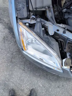 Foto de FARO DERECHO FORD FOCUS BERLINA (CAP) 1.8 TDCi Turbodiesel CAT (116 CV / 85 KW) referencia 1480979 foto 4