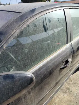 Foto de LUNA DELANTERA IZQUIERDA OPEL VECTRA C BERLINA 2.2 16V DTI CAT (Y 22 DTR / L50) (125 CV / 92 KW) referencia 24449810
