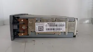 Foto de SISTEMA AUDIO / RADIO CD RENAULT SCENIC II (JM) referencia 8200 562 686 --B foto 2