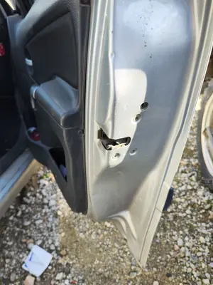 Foto de CERRADURA PUERTA DELANTERA DERECHA CITROEN C3 1.4  (73 CV / 54 KW)