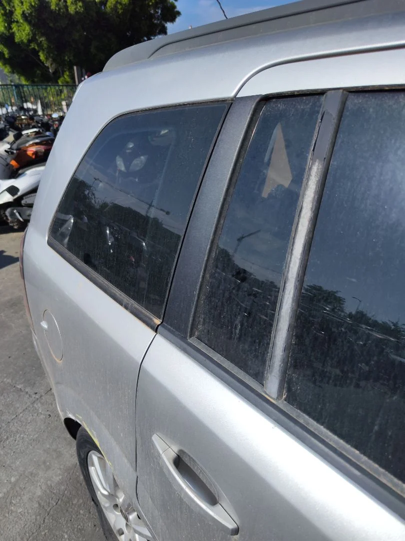 Foto de LUNA CUSTODIA TRASERA DERECHA OPEL ZAFIRA B 1.9 CDTI (120 CV / 88 KW)