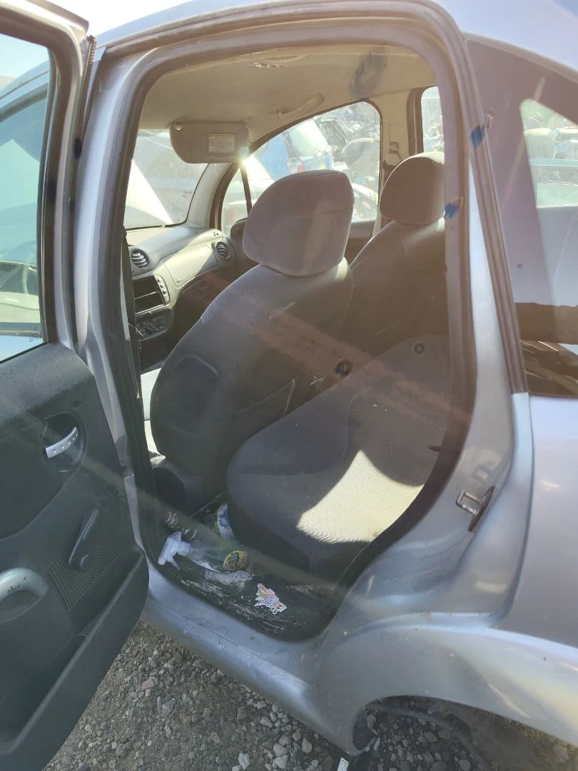 Foto de GOMAS CONTORNO PUERTA CITROEN C3 1.4 (73 CV / 54 KW)