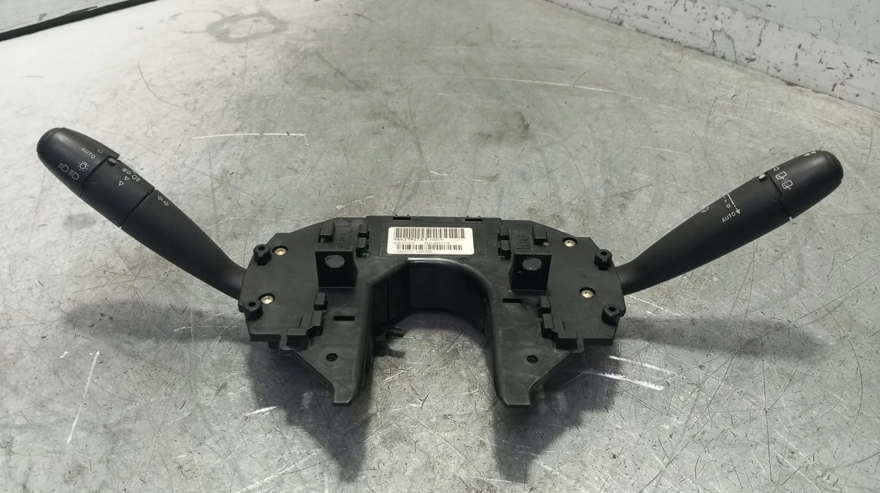 Foto de MANDO MULTIFUNCION CITROEN C4 COUPE 1.6 HDi CAT (9HY / DV6TED4) (109 CV / 80 KW) referencia 96627927XT