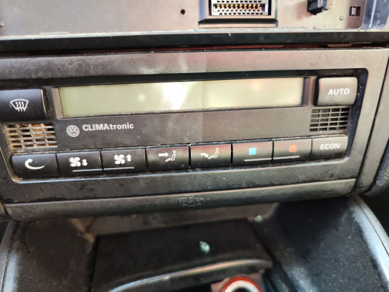 Foto de MANDO CALEFACCION / AIRE ACONDICIONADO VOLKSWAGEN GOLF IV BERLINA (1J1)(10.1997) 1.9 TDI (90 CV / 66 KW)