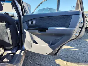 Foto de GUARNECIDO PUERTA TRASERA DERECHA KIA CARENS (RS) 1.8 16V CAT (126 CV / 93 KW)
