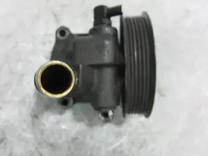 Foto de BOMBA DIRECCION FORD FOCUS BERLINA (CAK) 1.6 16V CAT (101 CV / 74 KW) referencia 4074608 foto 4