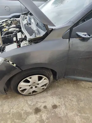 Foto de ALETA DELANTERA IZQUIERDA RENAULT MEGANE III BERLINA 5P 1.5 dCi Diesel FAP (110 CV / 81 KW) referencia 631011470R