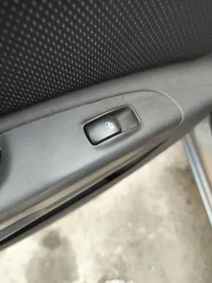 Foto de MANDO ELEVALUNAS TRASERO IZQUIERDO KIA RIO (JB) 1.5 CRDi (110 CV / 81 KW)