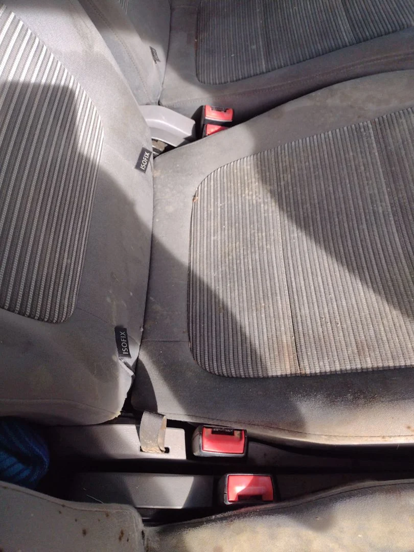 Foto de ENGANCHE CINTURON TRASERO CENTRAL SEAT ALHAMBRA (710) 2.0 TDI (140 CV / 103 KW) referencia 7M0857809A