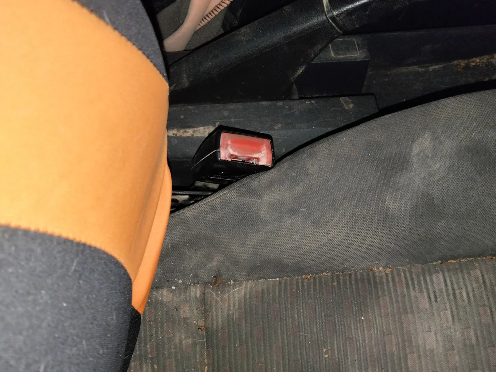 Foto de ENGANCHE CINTURON DELANTERO DERECHO SEAT IBIZA (6L1)