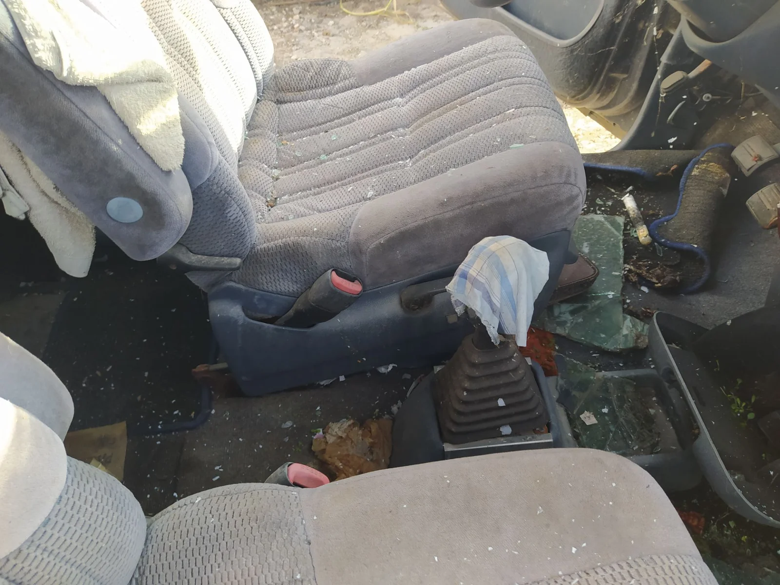 Foto de ENGANCHE CINTURON DELANTERO DERECHO CHRYSLER VOYAGER GS 2.5 Turbodiesel (116 CV / 85 KW)