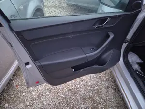 Foto de CERRADURA PUERTA DELANTERA IZQUIERDA SKODA RAPID (NH) 1.2 8V TSI (86 CV / 63 KW) referencia 5E1837015