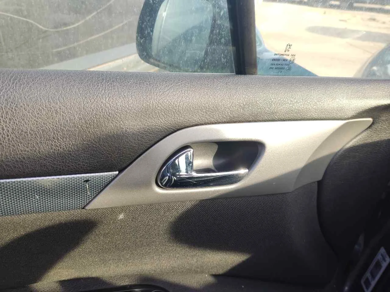 Foto de MANETA INTERIOR DELANTERA IZQUIERDA PEUGEOT 407 2.0 16V HDi FAP CAT (RHR / DW10BTED4) (136 CV / 100 KW) referencia 100187387