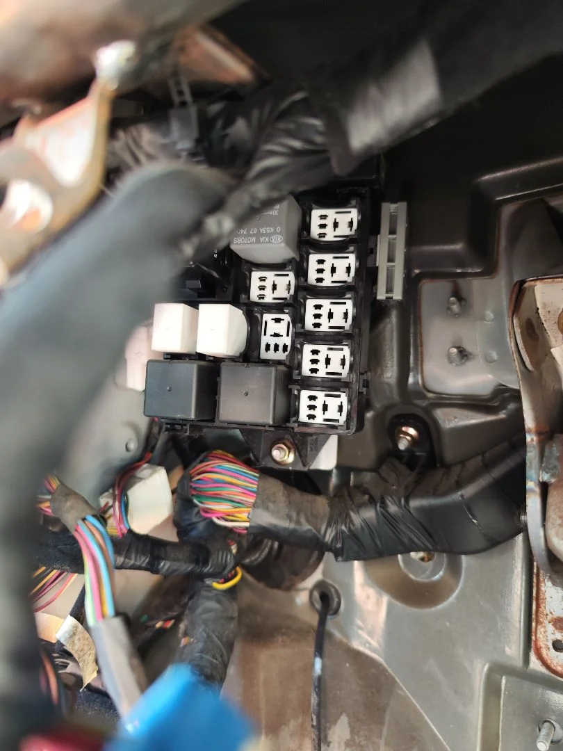 Foto de CENTRALITA MOTOR UCE KIA CARENS (RS) 1.8 16V CAT (126 CV / 93 KW)